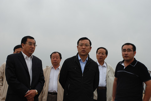 中國藝術研究院院長、非遺中心主任連緝（左二）等領導來風水梁考察